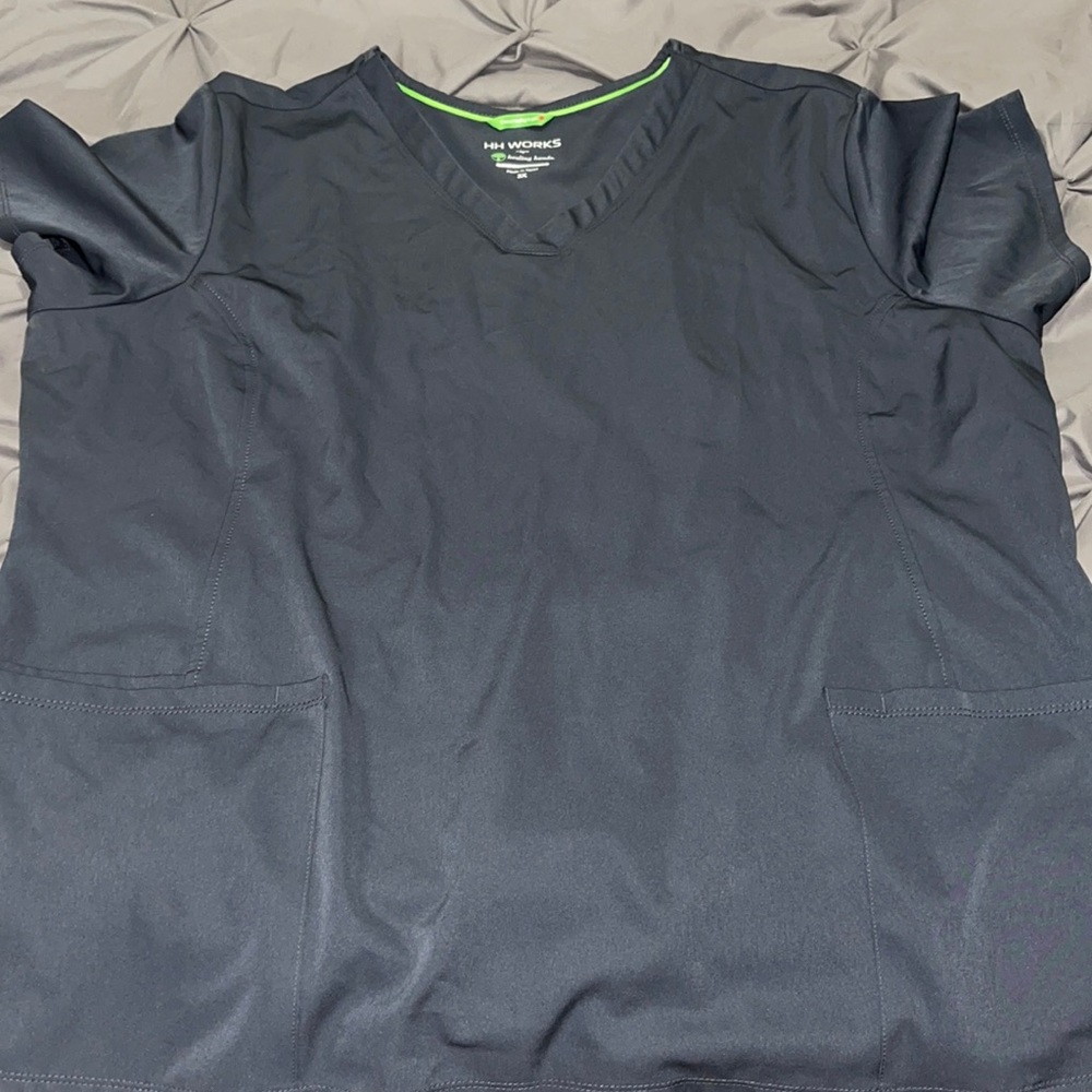 Gray scrub top. EUC